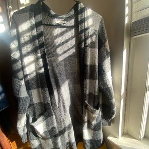 Black/grey oversized plaid wool cardigan w pockets